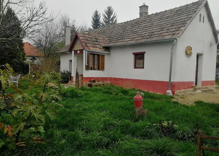 Traditionelles Bauernhaus Flieder