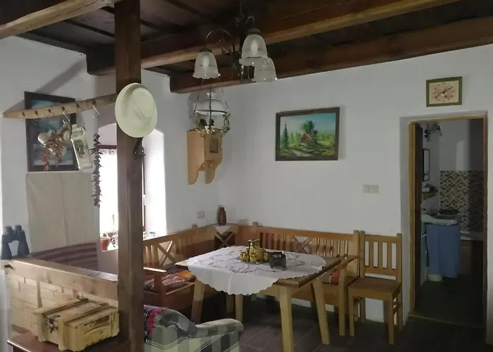 Traditionelles Bauernhaus Flieder